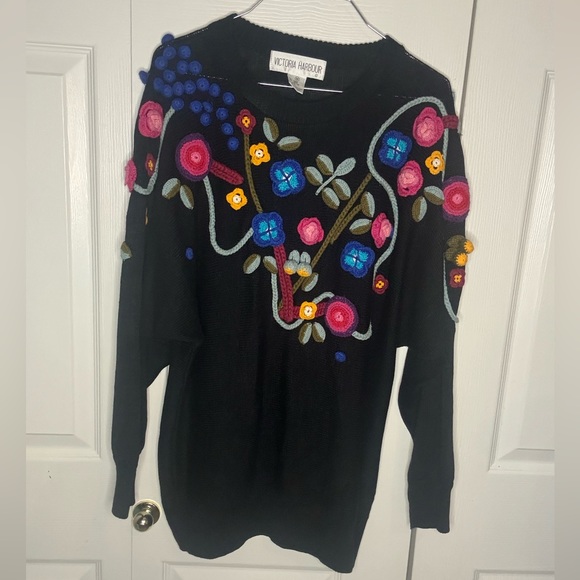 Vintage Victoria Harbor Sweater With Flowers - Picture 2 of 5